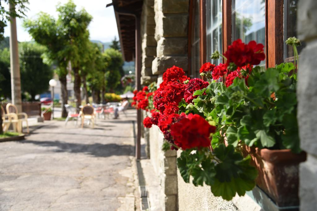 Albergo Bucaneve Pievepelago Esterno foto