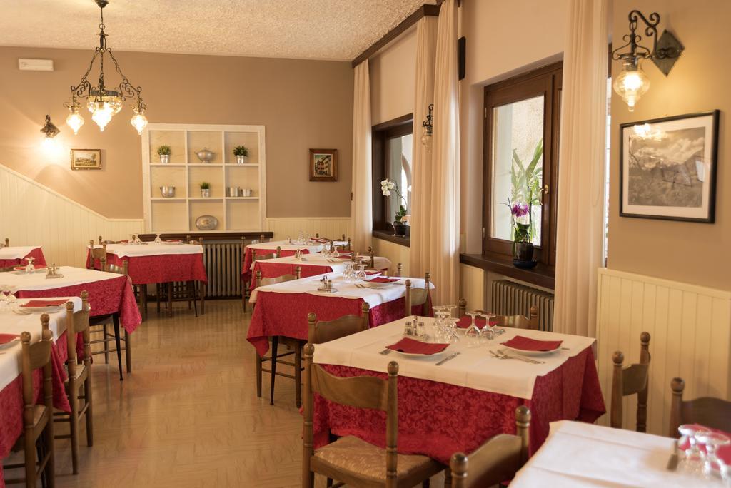 Albergo Bucaneve Pievepelago Esterno foto